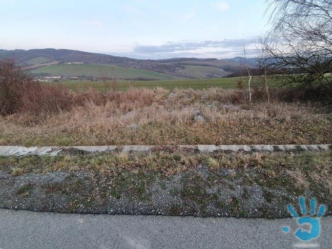 predam-pozemok-v-holcikovciach