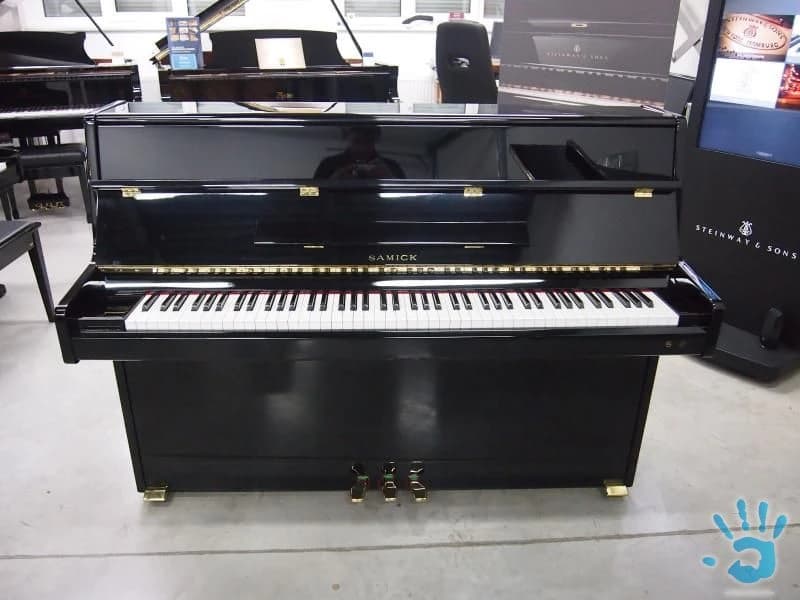 pianino-samick-so-zarukou-5-rokov