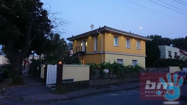 1-izb-byt-v-rd-na-pavlovicovej-ul-ruzinov-trnavka-terasa