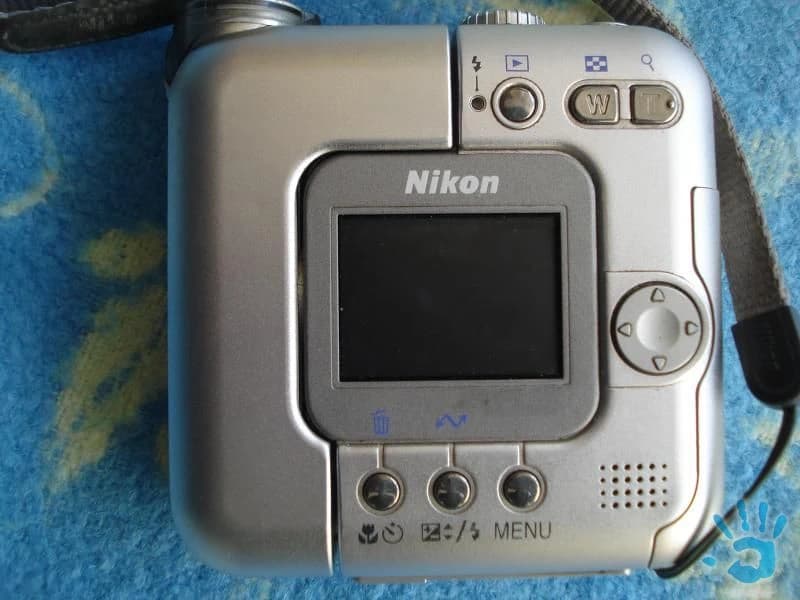 fotoaparat-digital-camera-nikon-coolpix-sq