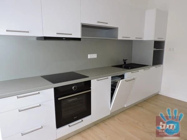 Prenájom 3 - izb. bytu na Zochovej ul. s parkovacím miestom, 102 m2 - 1