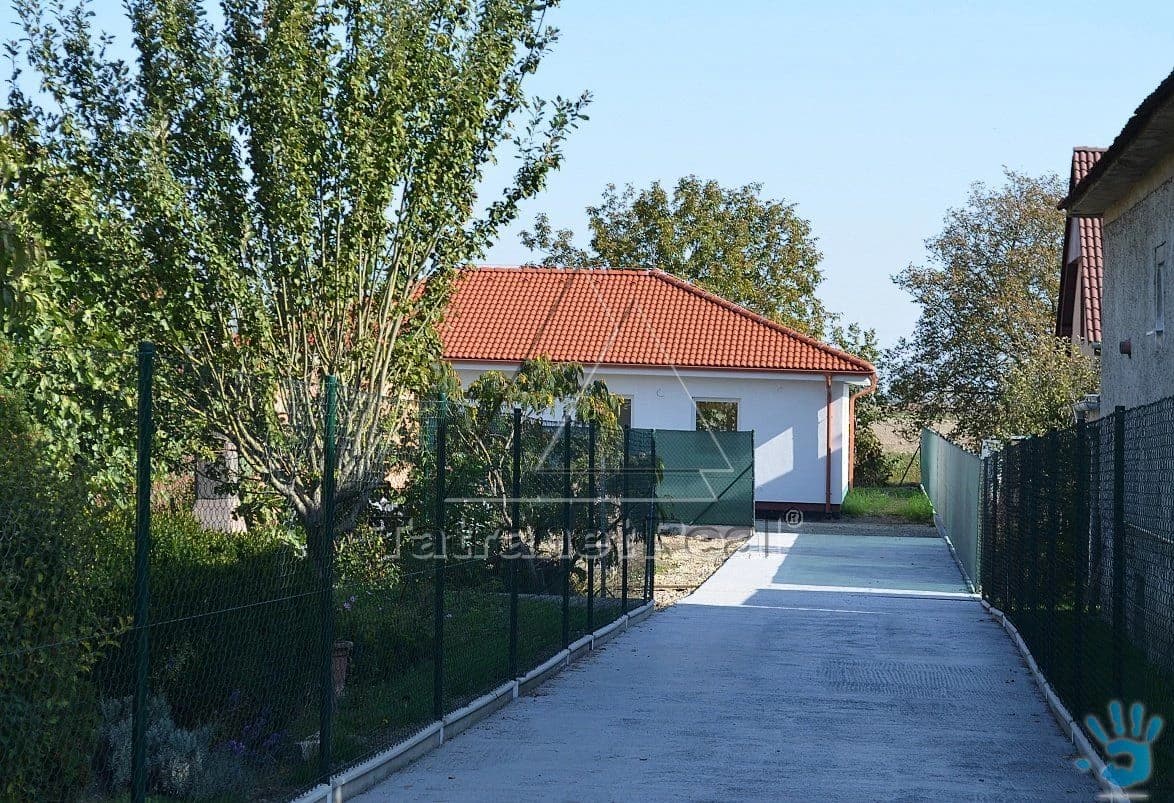 4-izbovy-rd-novostavba-postavena-v-zahrade-tiche-miesto-uzitkova-plocha-119-m2-oploteny-pozemok-504-m2-90-m2-pristupova-cesta-hruby-sur-5-minod-senca
