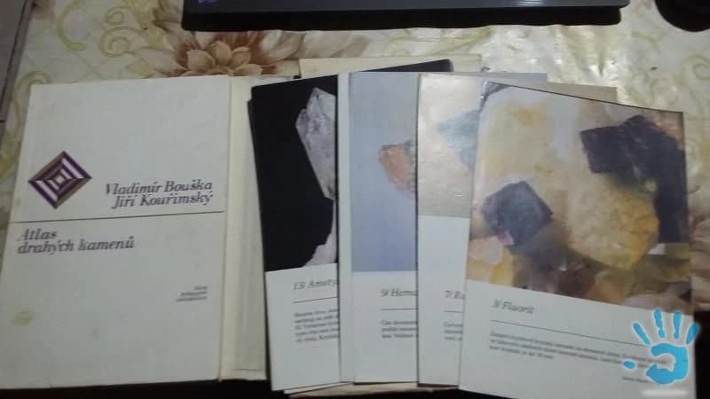 atlas-drahych-kamenov-farebna-priloha
