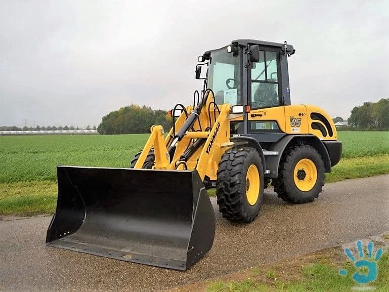 univerzalny-nakladac-yanmar-v65-terex-tl65-schaeff-skl824