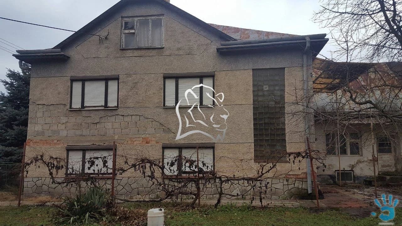 dom-vysny-zipov-s-peknym-pozemkom