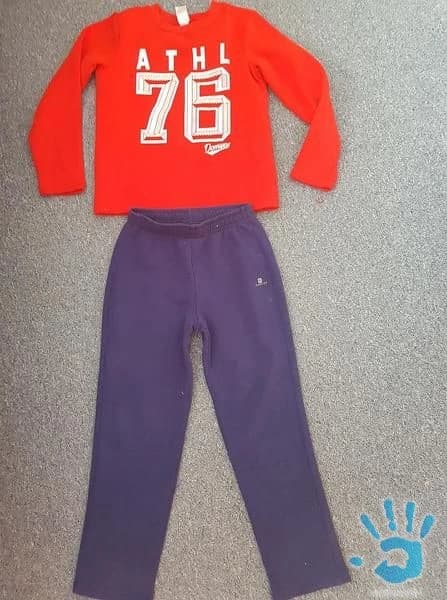 ako-nova-teplakova-suprava-decathlon-v-140-146-10r-nenosena-mikina
