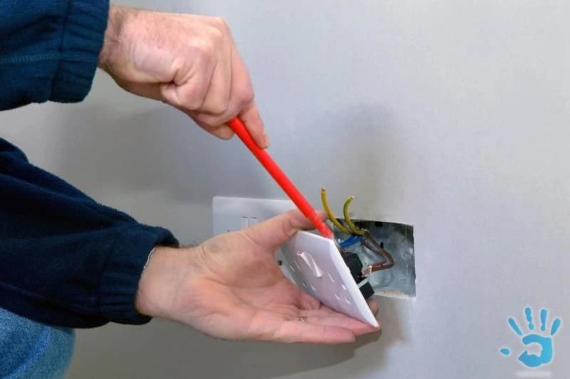 elektrikarske-prace-vymeny-zastrciek-vypinacov-zapojenie-svietidiel-no