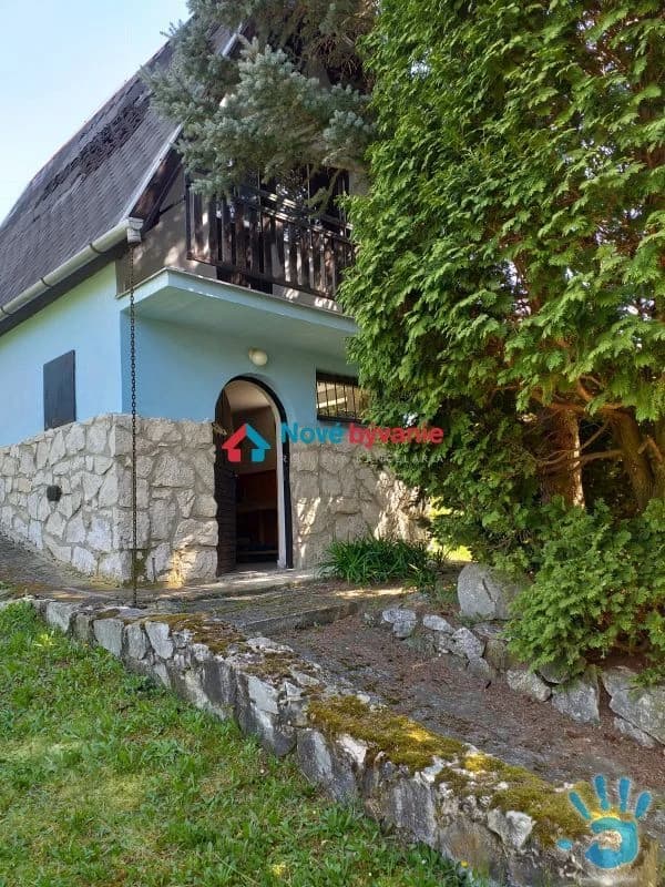 chatka-s-vinicou-a-ovoconou-zahradou-v-tichom-prostredi-dudince