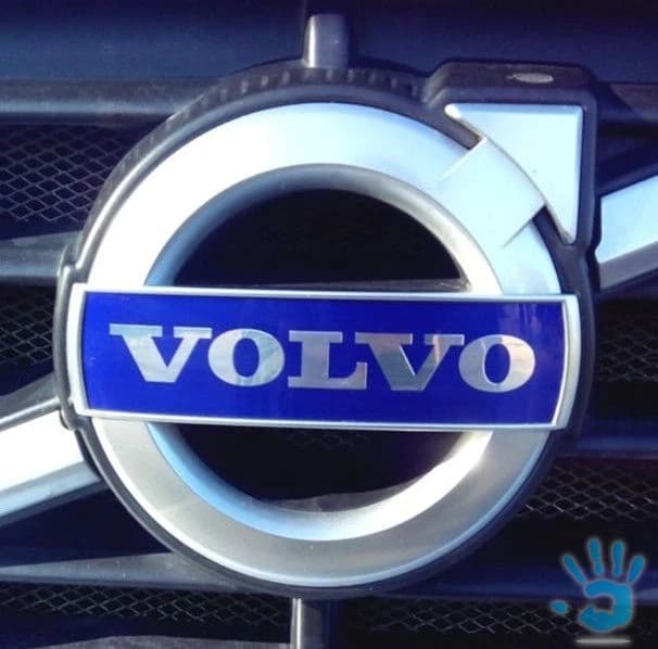nahradna-nalepka-do-predneho-znaku-volvo