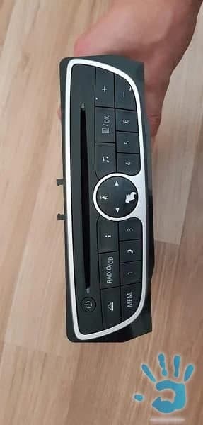 original-autoradio-z-renault-megane-3-aj-s-diplayom