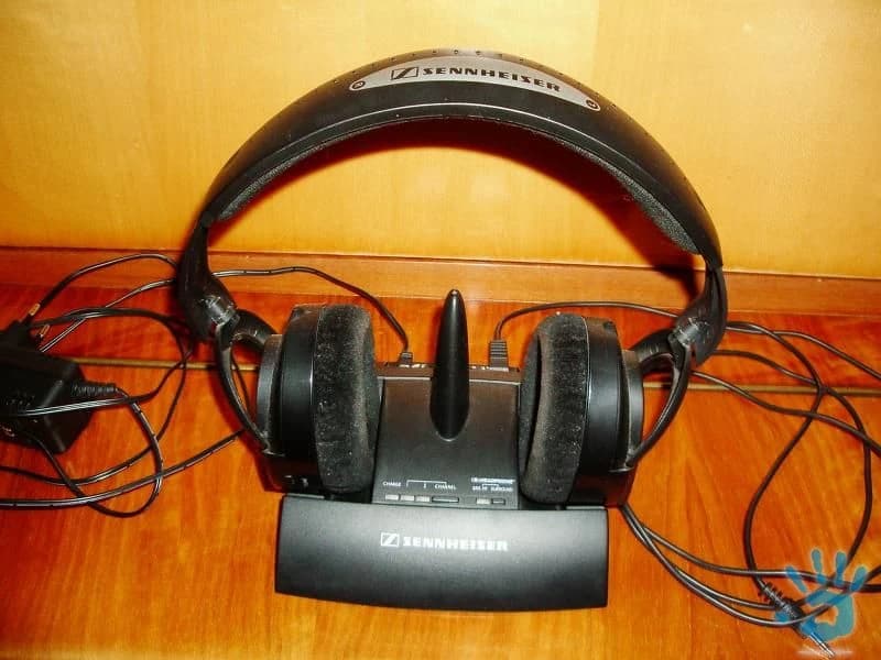 predam-bezdrotove-sluchadla-znacky-sennheiser-wireless-rs-65