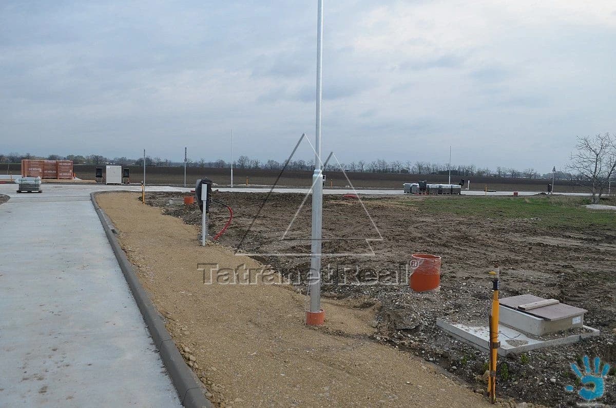 pozemok-s-inzinierskymi-sietami-na-okamzitu-vystavbu-rd-501-m2-senec