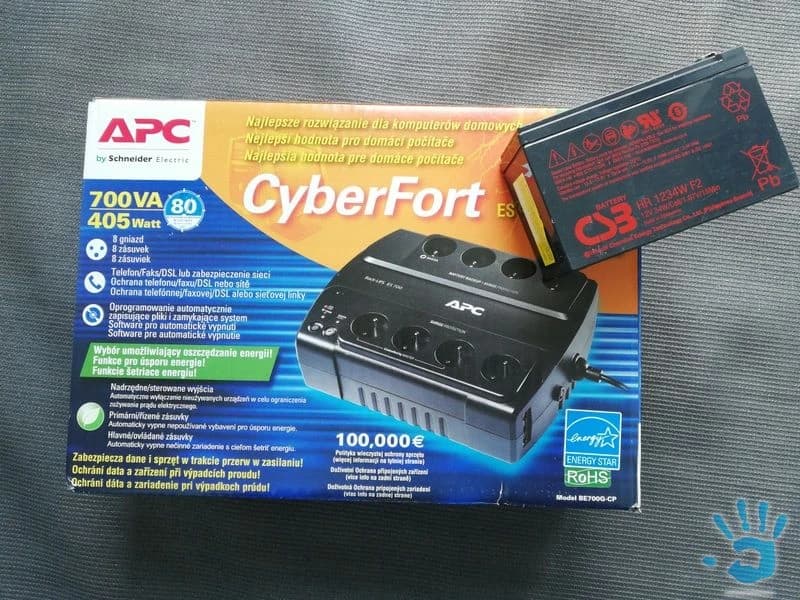 Predám nový. nevybalený záložný zdroj Ups apc 700 + nová bateria - 1