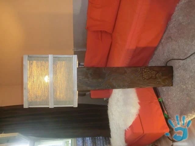 drevena-stojaca-lampa