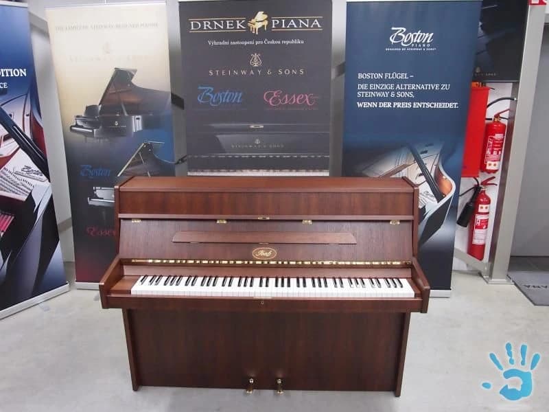 piano-ibach-so-zarukou-5-rokov