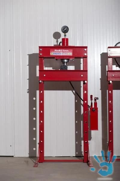 redtool-hydraulicky-lis-s-tlakomerom-30t-rt-1530