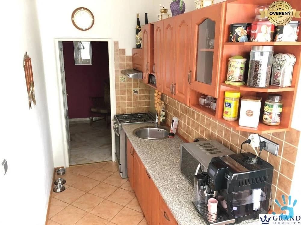 kompletne-prerobeny-internatna-ul-bb-25-izbovy-byt-s-loggiou-ro