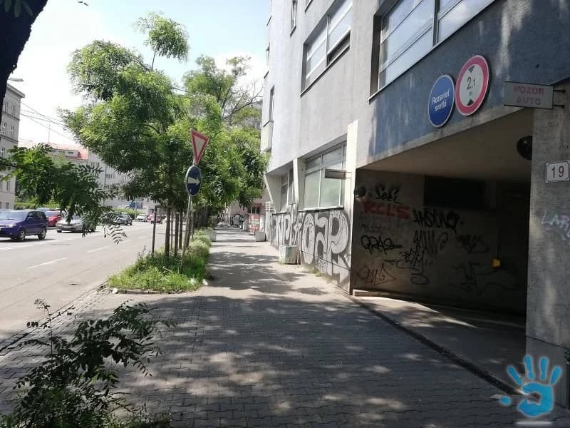 garazove-statie-na-predaj-pri-namesti-martina-benku-ul-zahradnicka