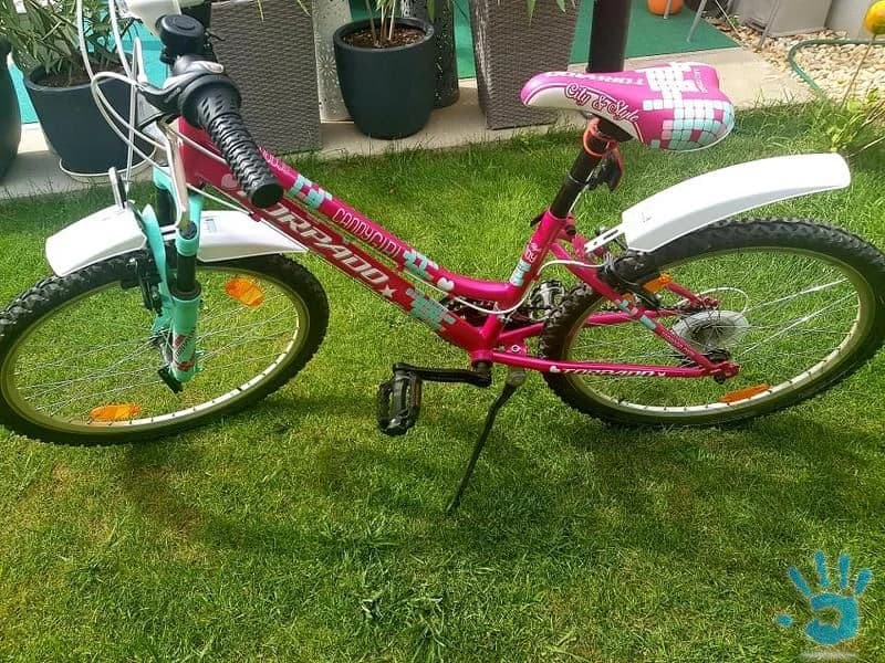 juniorsky-bicykel-vhodny-pre-dievcata-zhruba-od-9-do-12-rokov-s-hi-ten