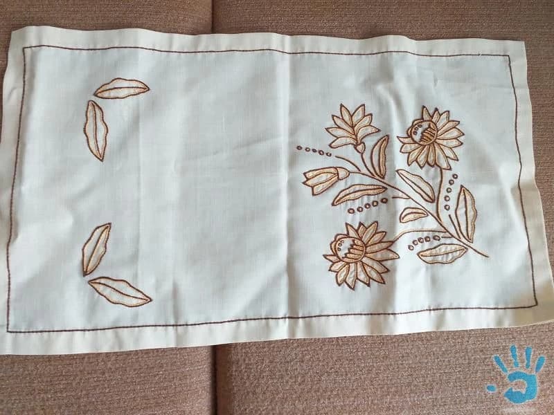 rucne-vysivana-decka-velkost-60x33-cm