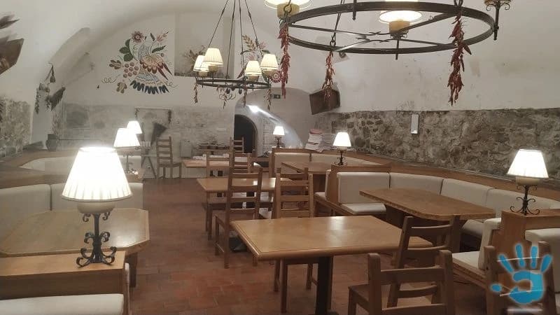 kompletne-zariadena-restauracia-michalska-ba-i-pesia-zona