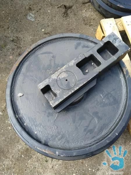 vodiace-a-hnacie-kolesa-bager-poclain-case-buldozer