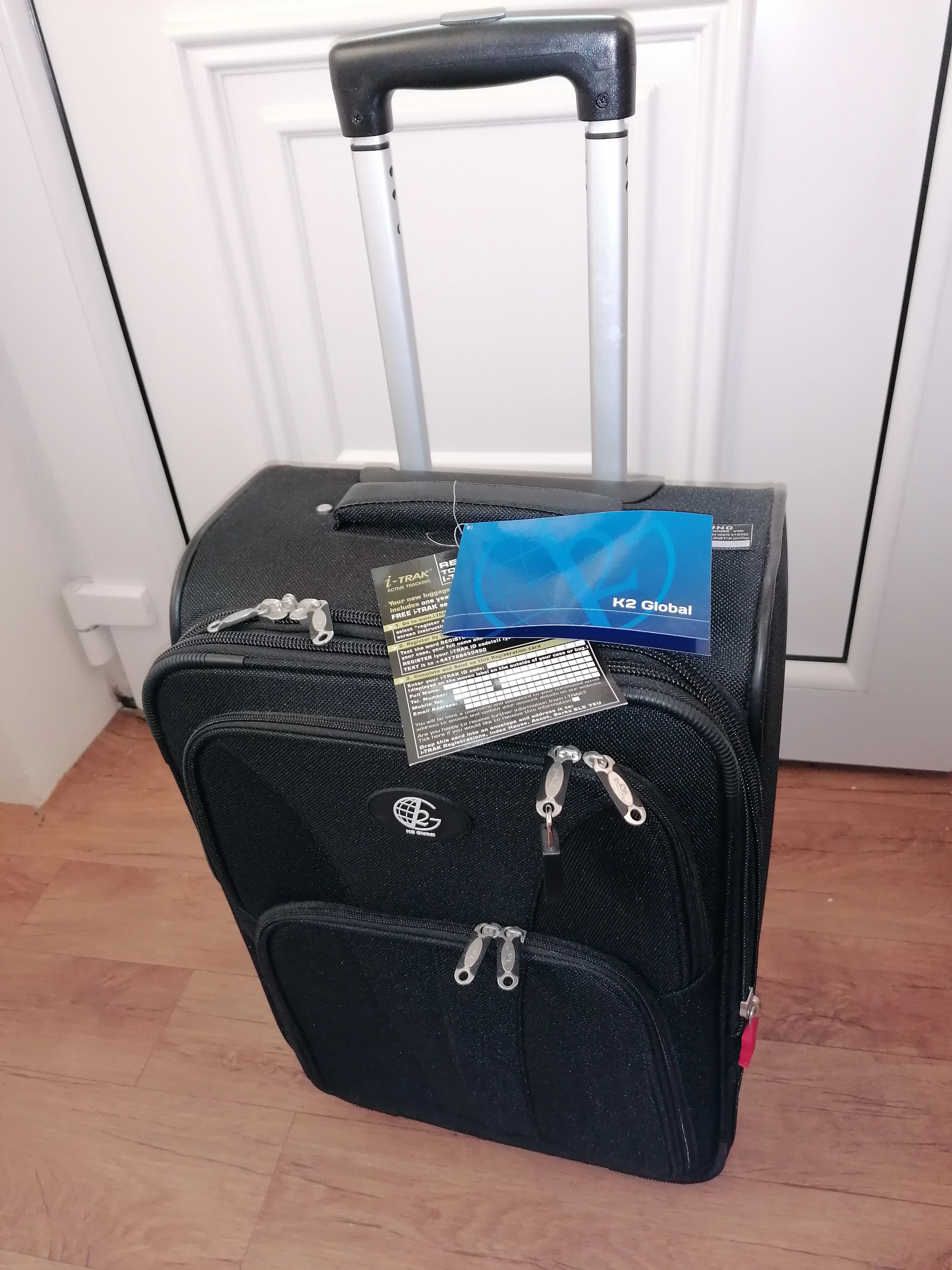 predam-krasny-novy-cestovny-kufor-s-i-trakom