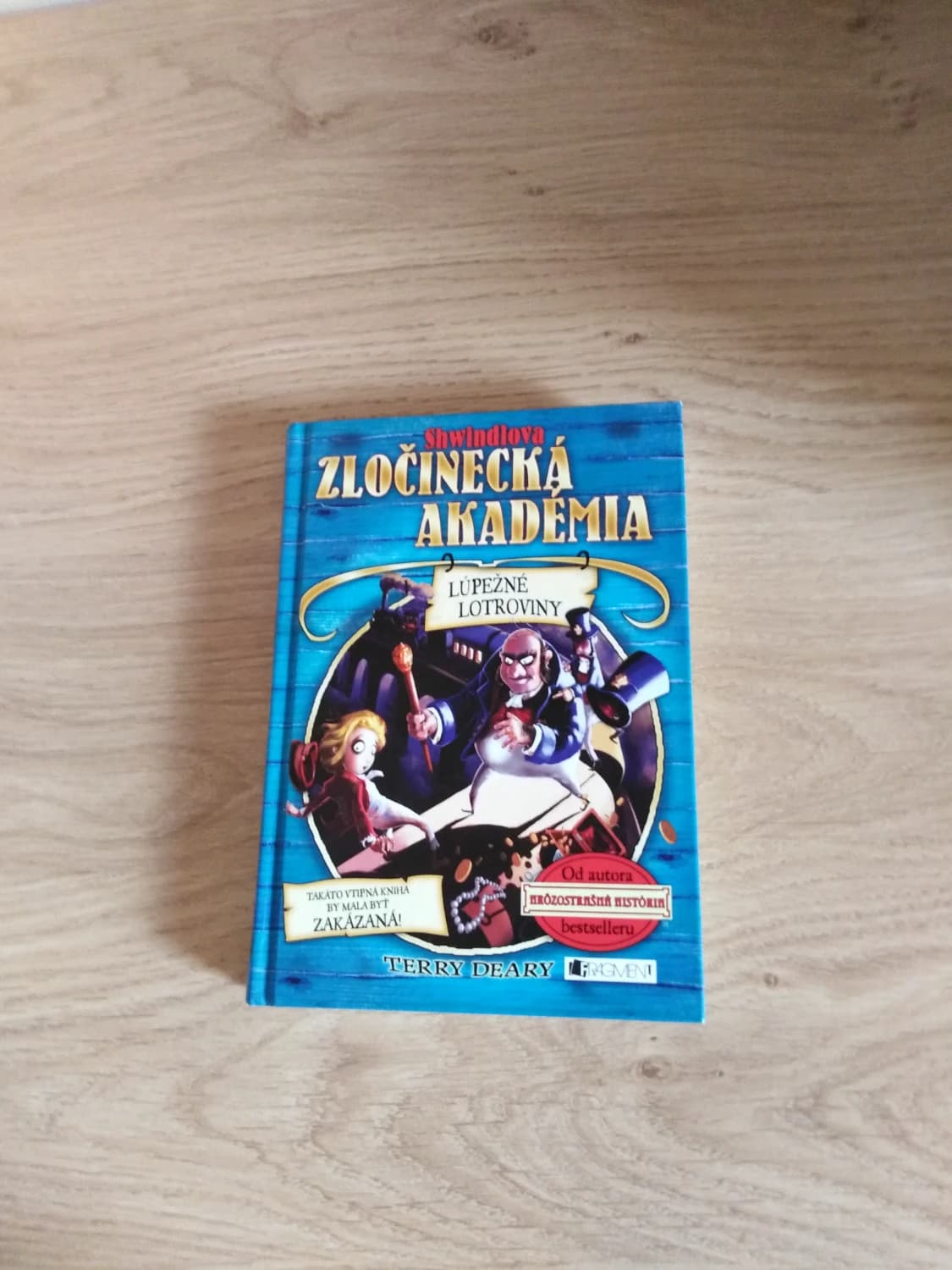 predim-knihu-lupezne-lotroviny-shwindlova-zlocinecka-akademia