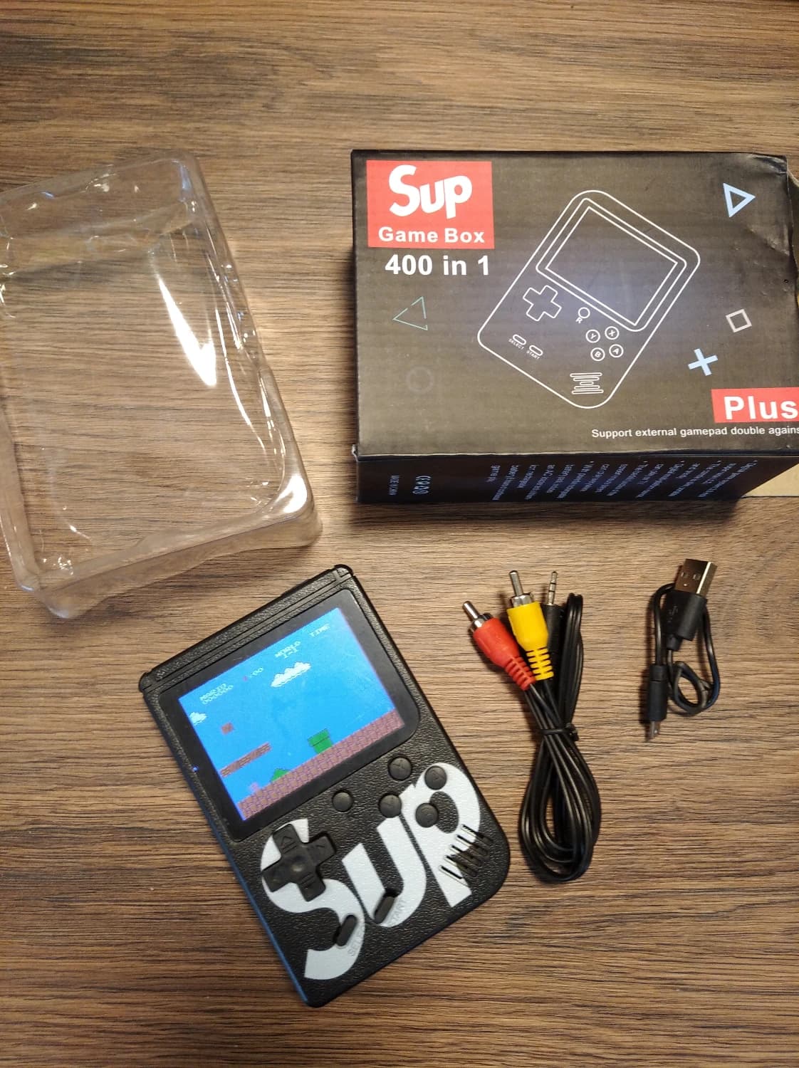 supboy-obsahuje-styristo-hier-z-devatdesiatych-rokov-co-boli-na-gameboy-hra-ide-aj-na-lcd-tv