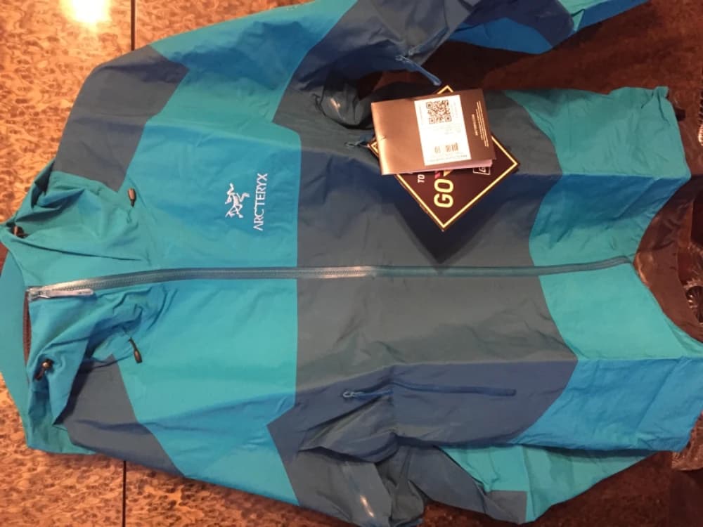 arcteyryx-beta-sl-hybrid-jacket