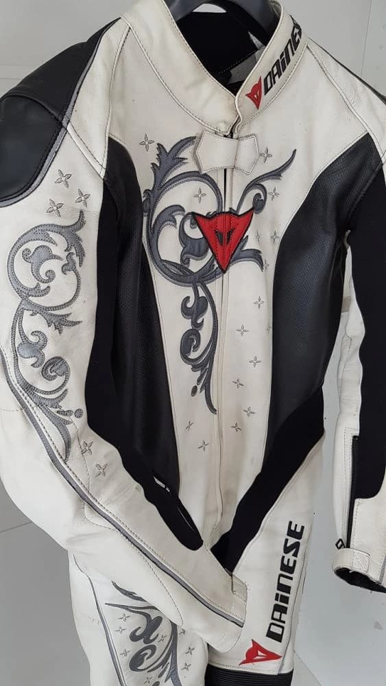 predam-damsku-kombinezu-dainese