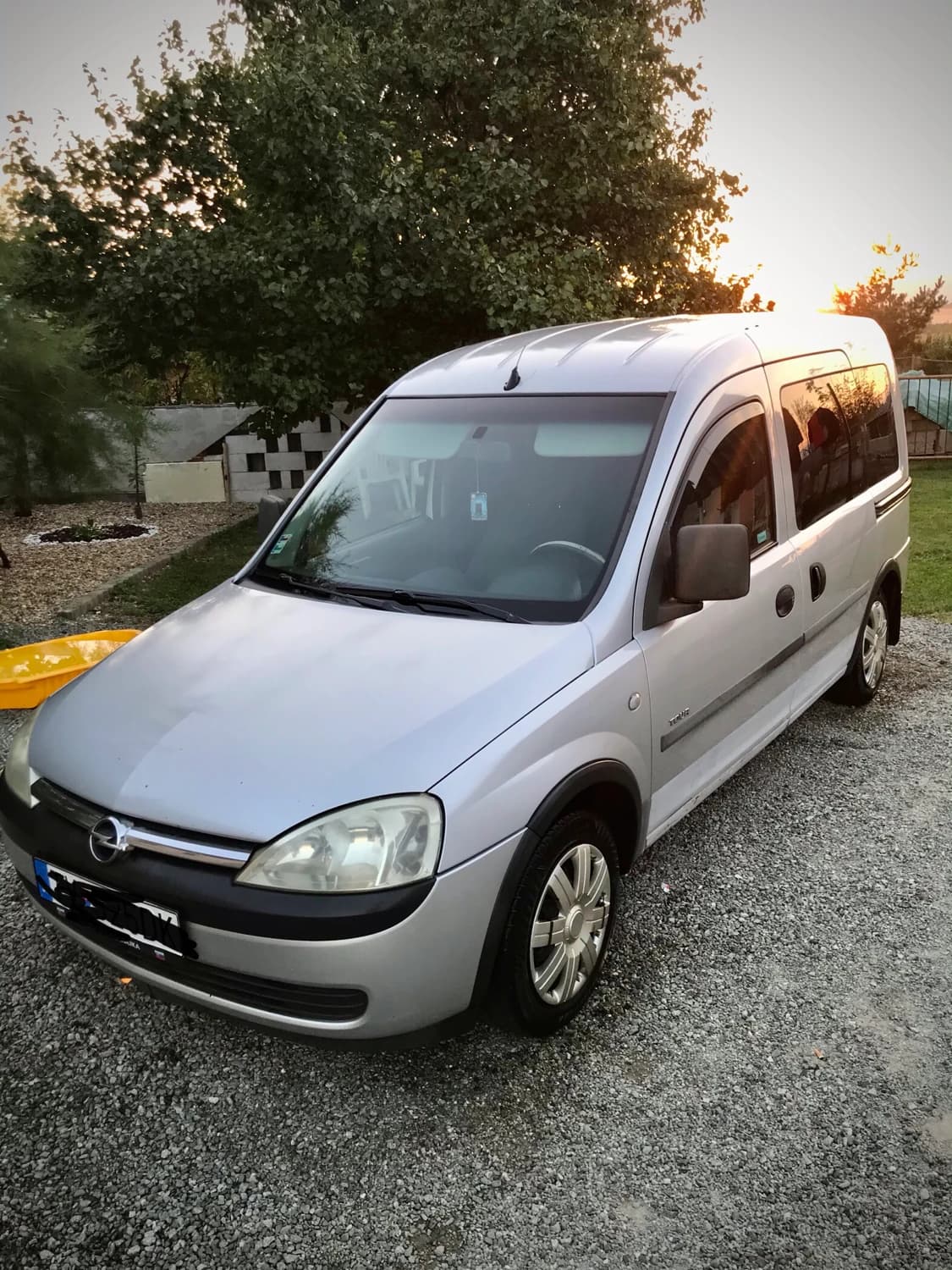 predam-opel-combo-tour