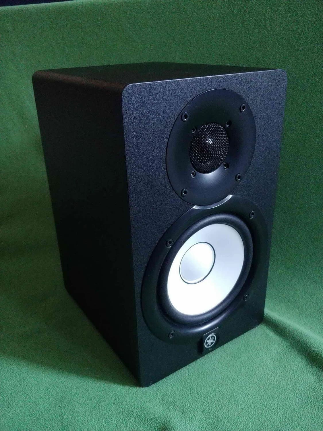 yamaha-hs5-aktivny-studiovy-monitor-70w