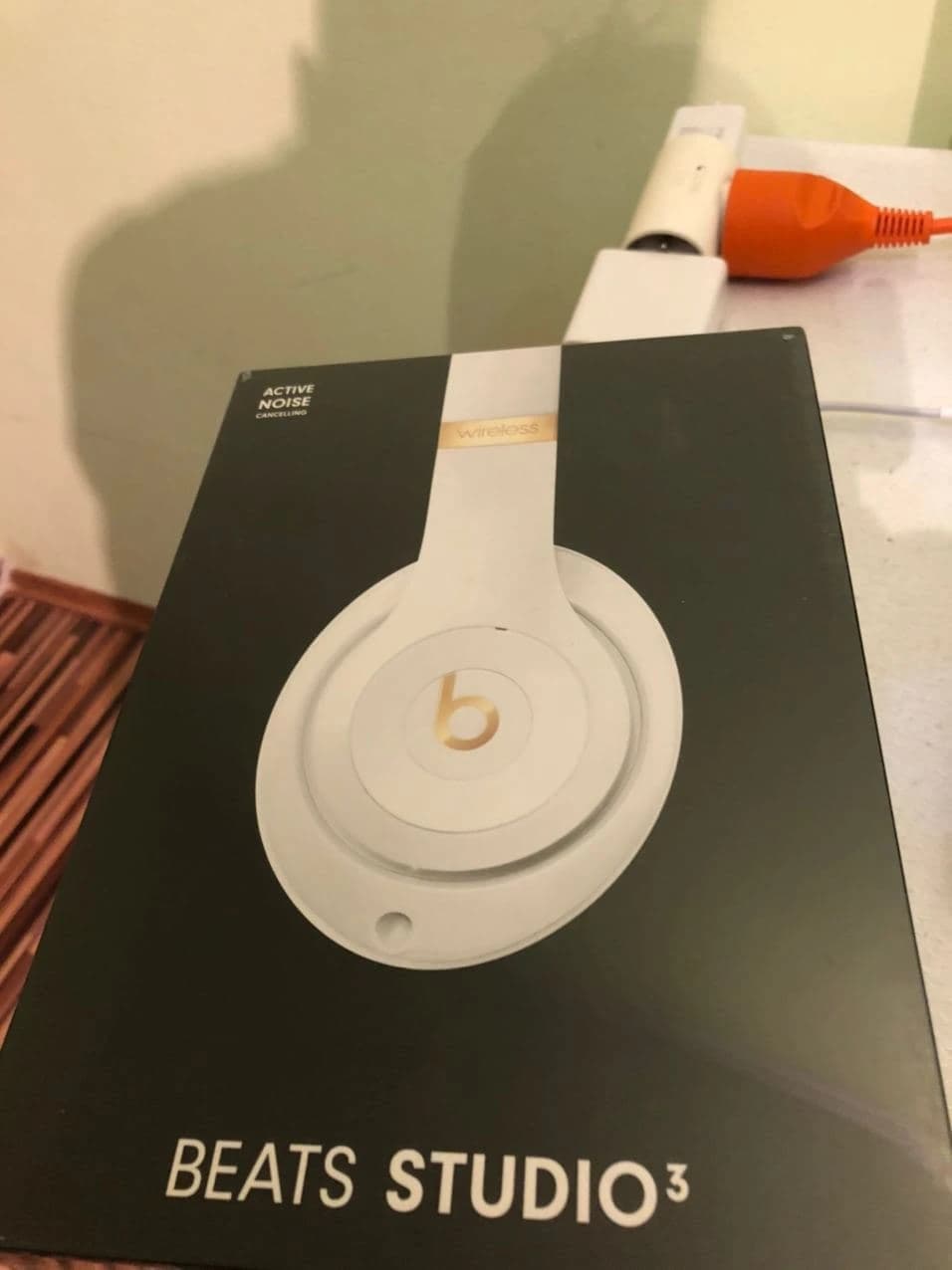 beats-studio-3-wireless-white-and-gold