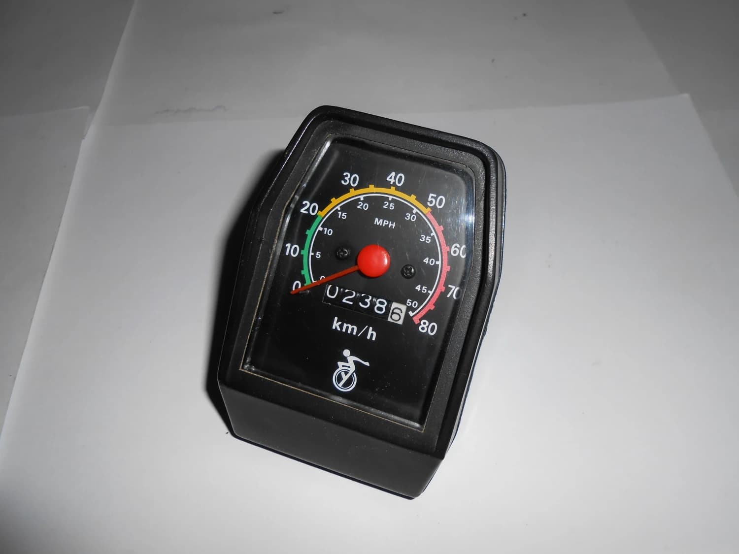 retro-tachometer-na-bicykel