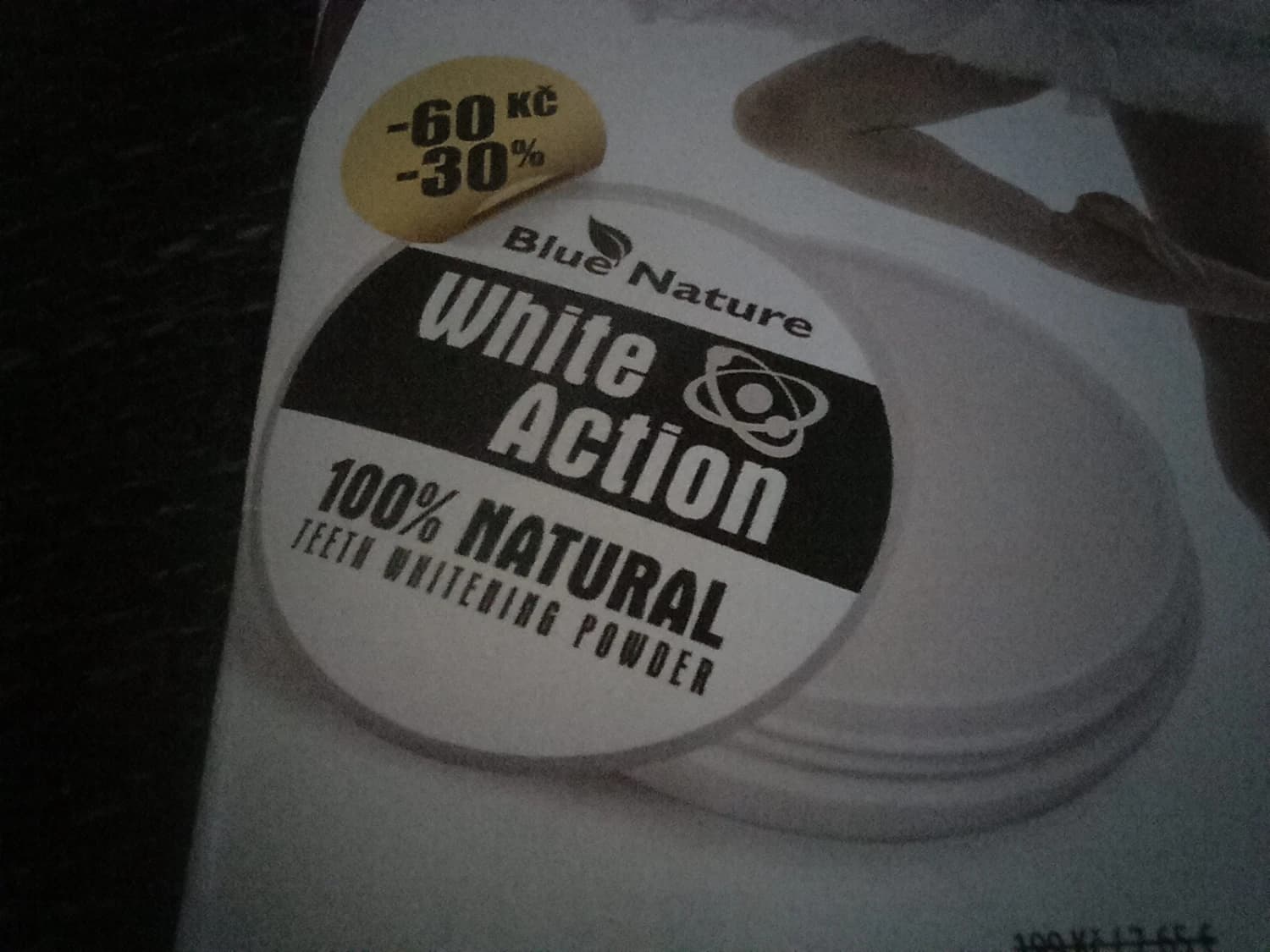 prasok-na-bielenie-zubov-white-action