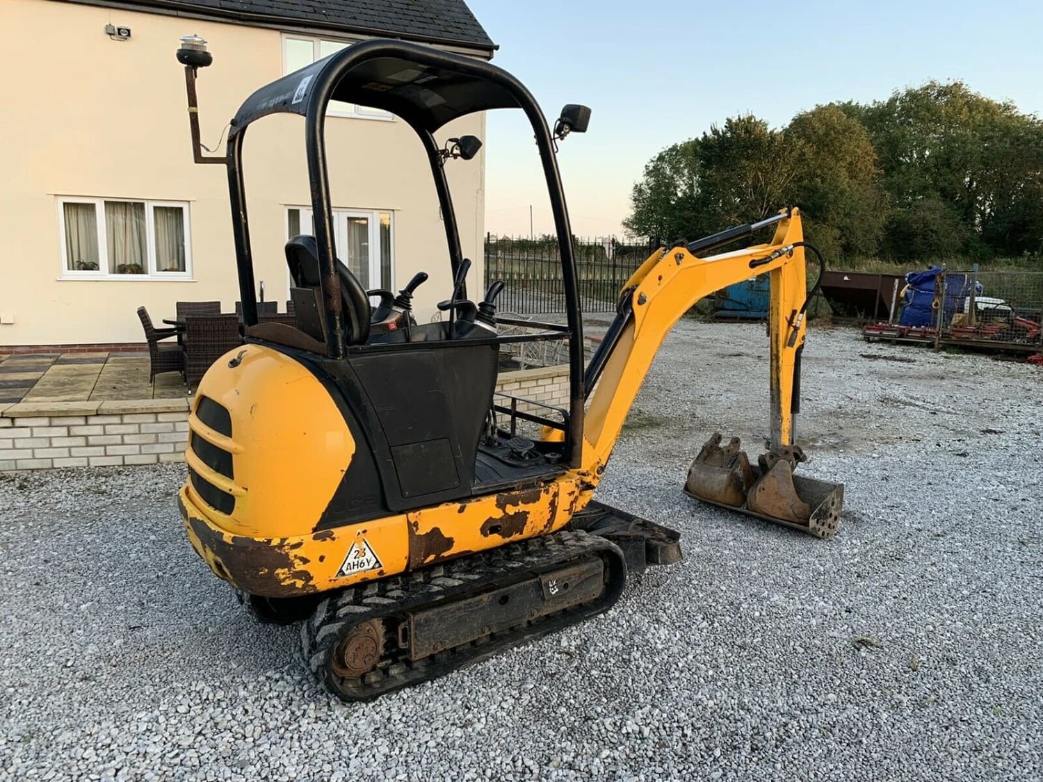 plne-funkcne-minibager-jcb-8xox88i8x8