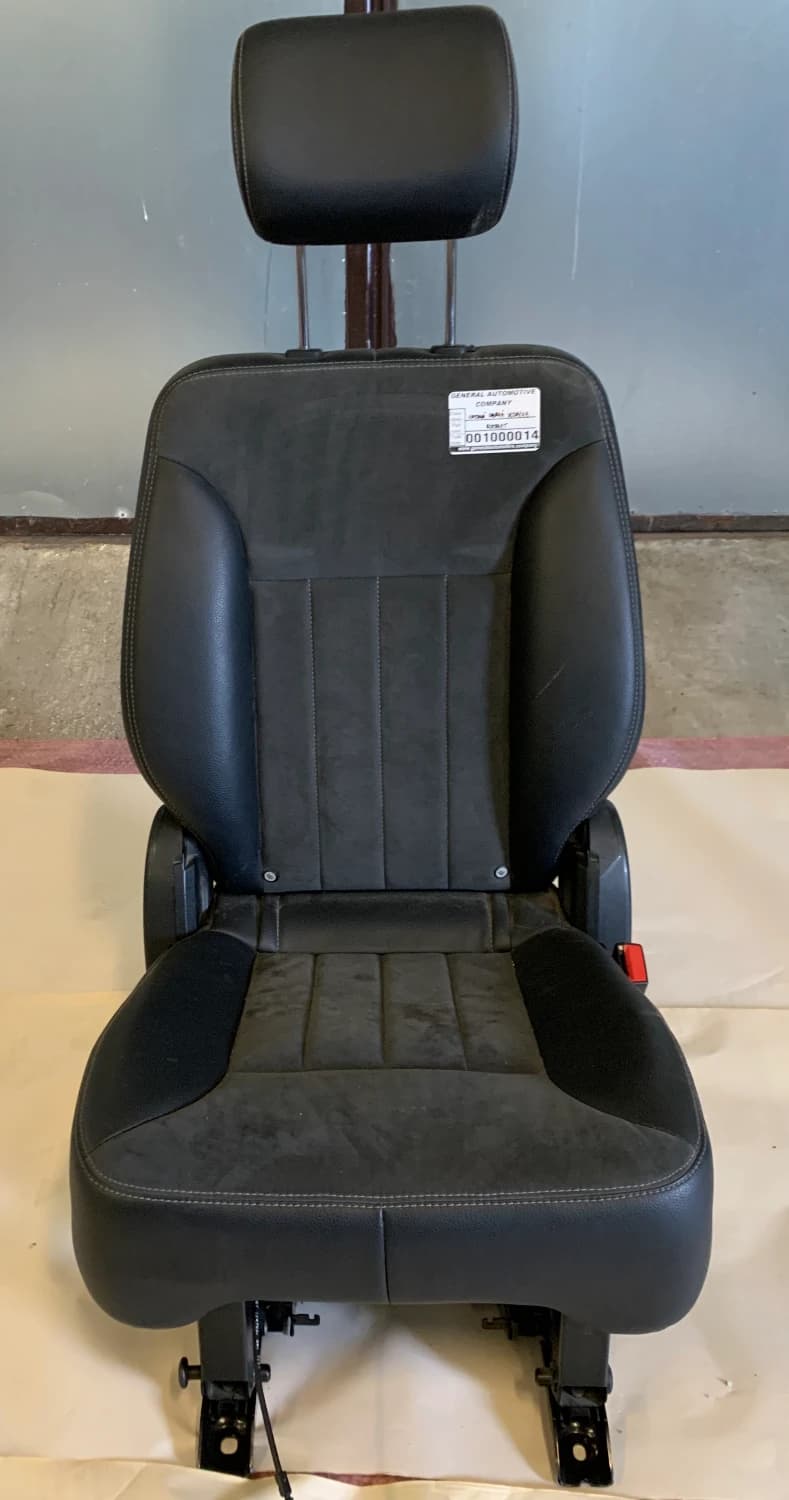 sedadlo-druha-rada-prave-mb-r-w251-0019