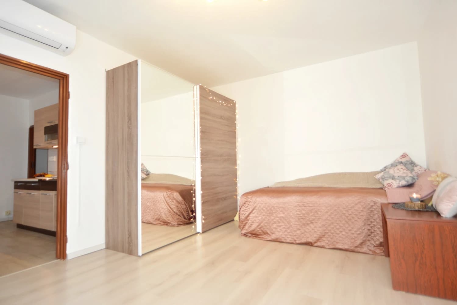 volny-predam-prerobeny-33m2-1-izb-byt-nove-zamky-lecka-ul