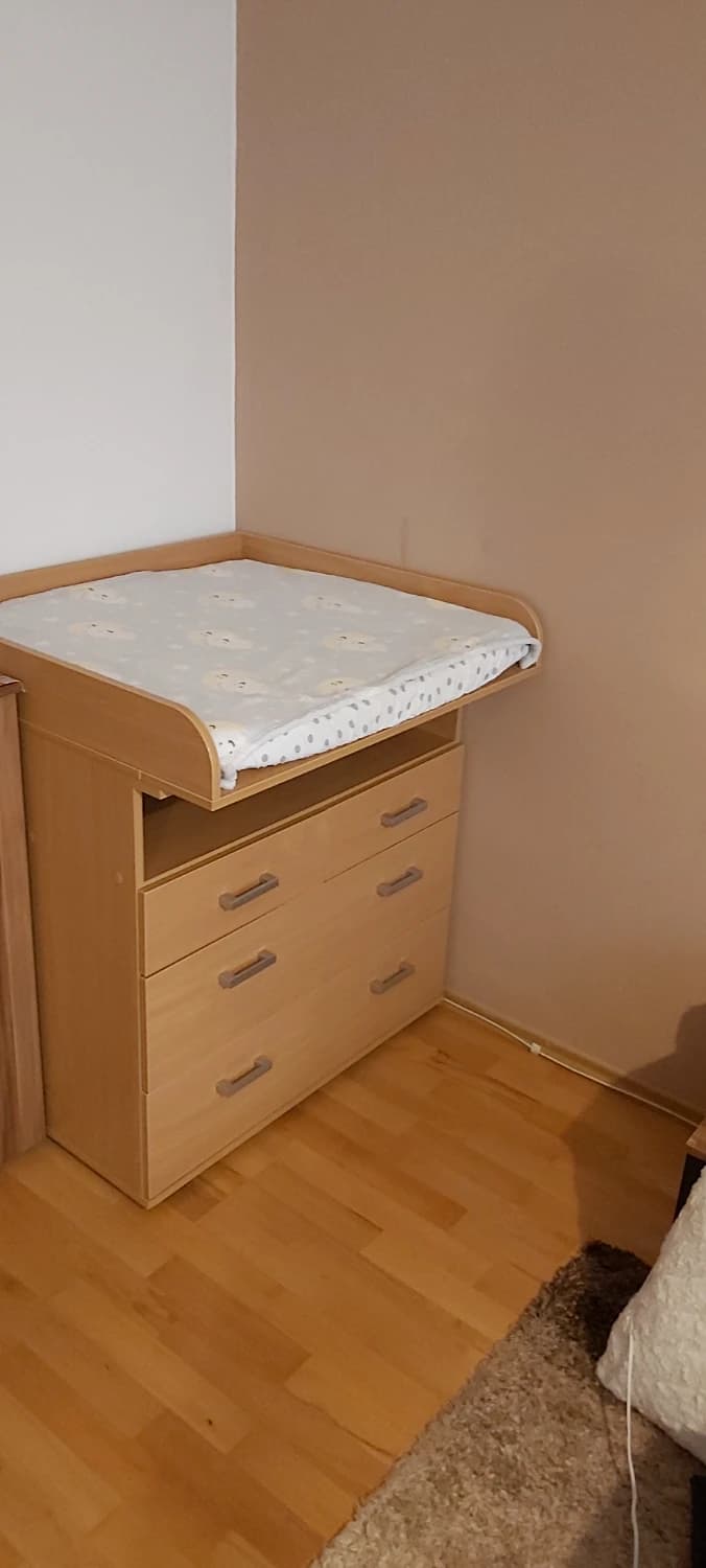 Prebalovací pult s úložným priestorom - 1