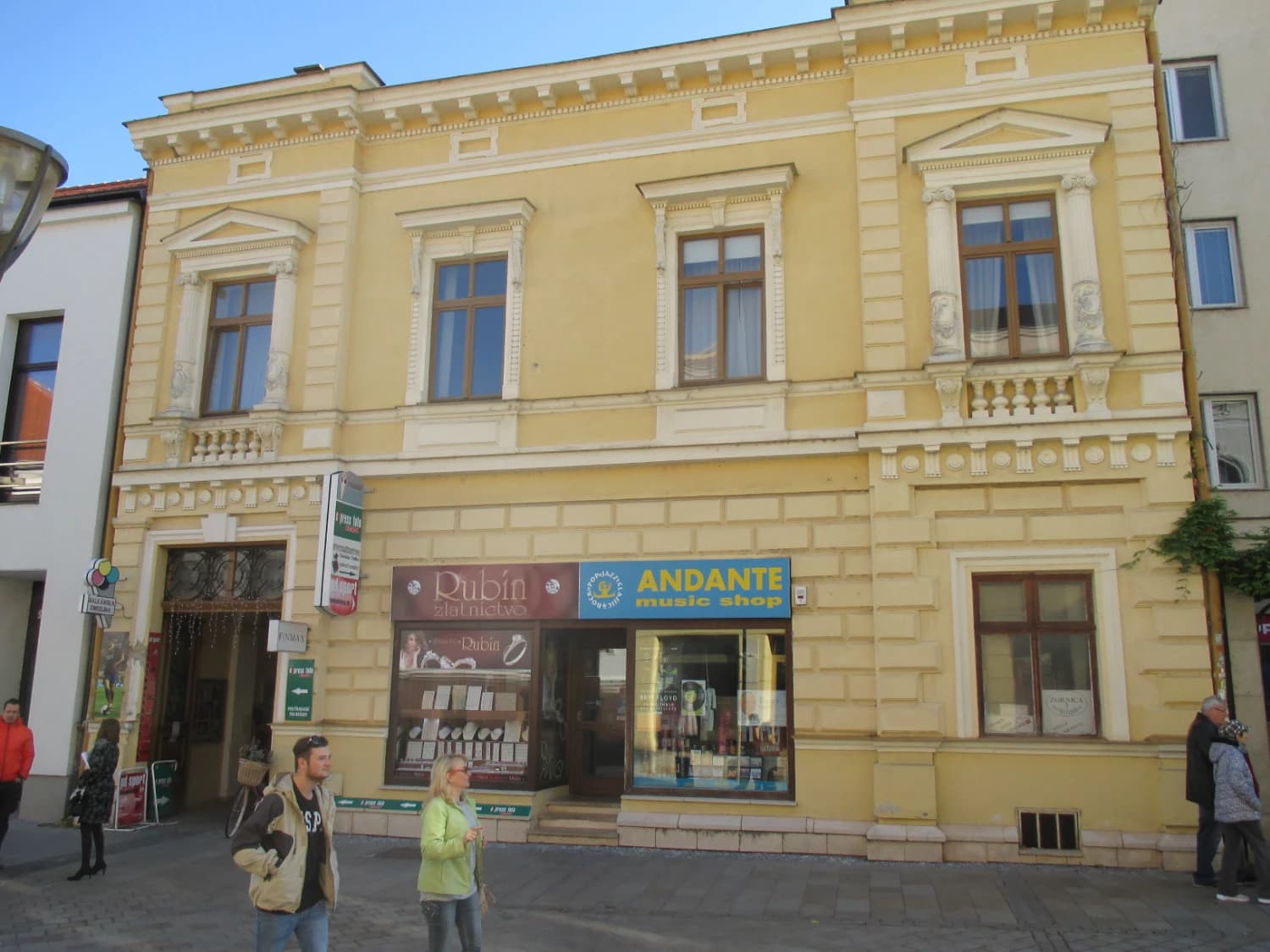 do-prenajmu-komercny-priestor-39-m2-pesia-zona-nitra-1-poschodie