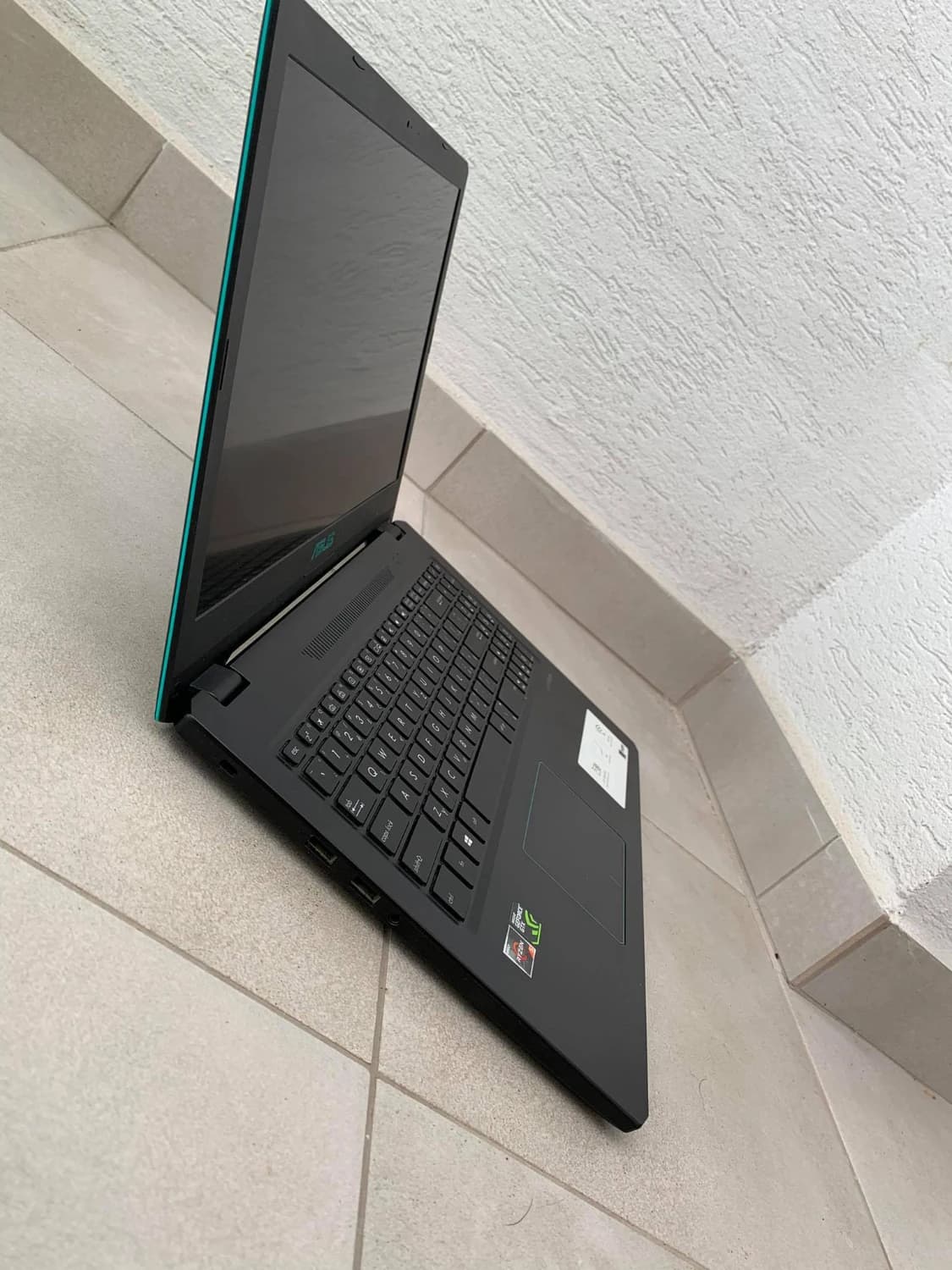 predam-herny-notebook-asus