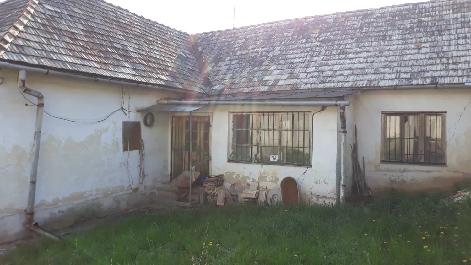 predam-stavebny-pozemok-so-supisnym-cislom