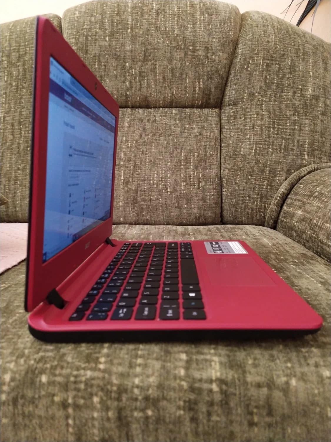 predam-sikovny-cestovny-notebook-acer-aspire-es11