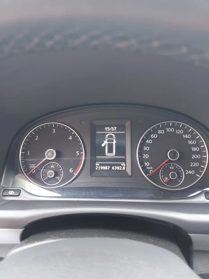 predam-vw-touran-16-tdi-bluemotion