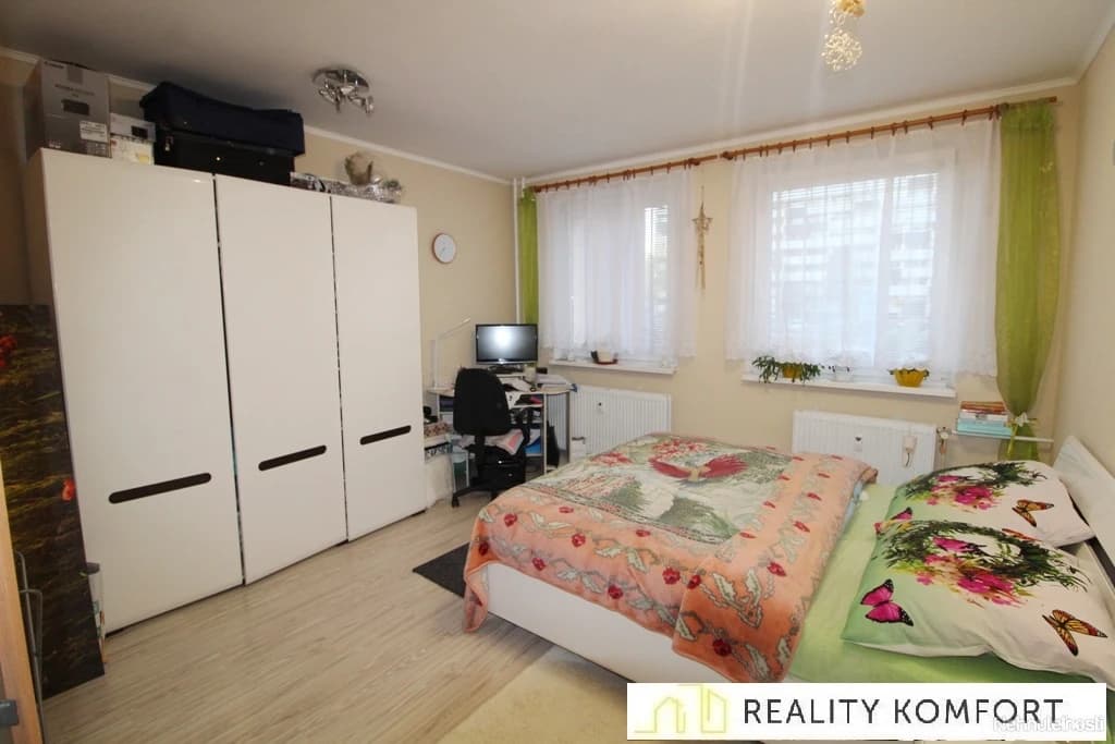 priestranny-3-izbovy-byt-s-loggiou-na-rovni-v-ruzomberku