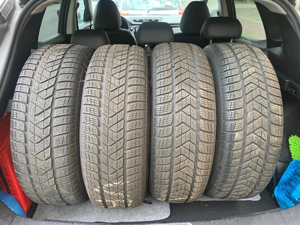 predam-zimne-pneumatiky-nissan-original-disky