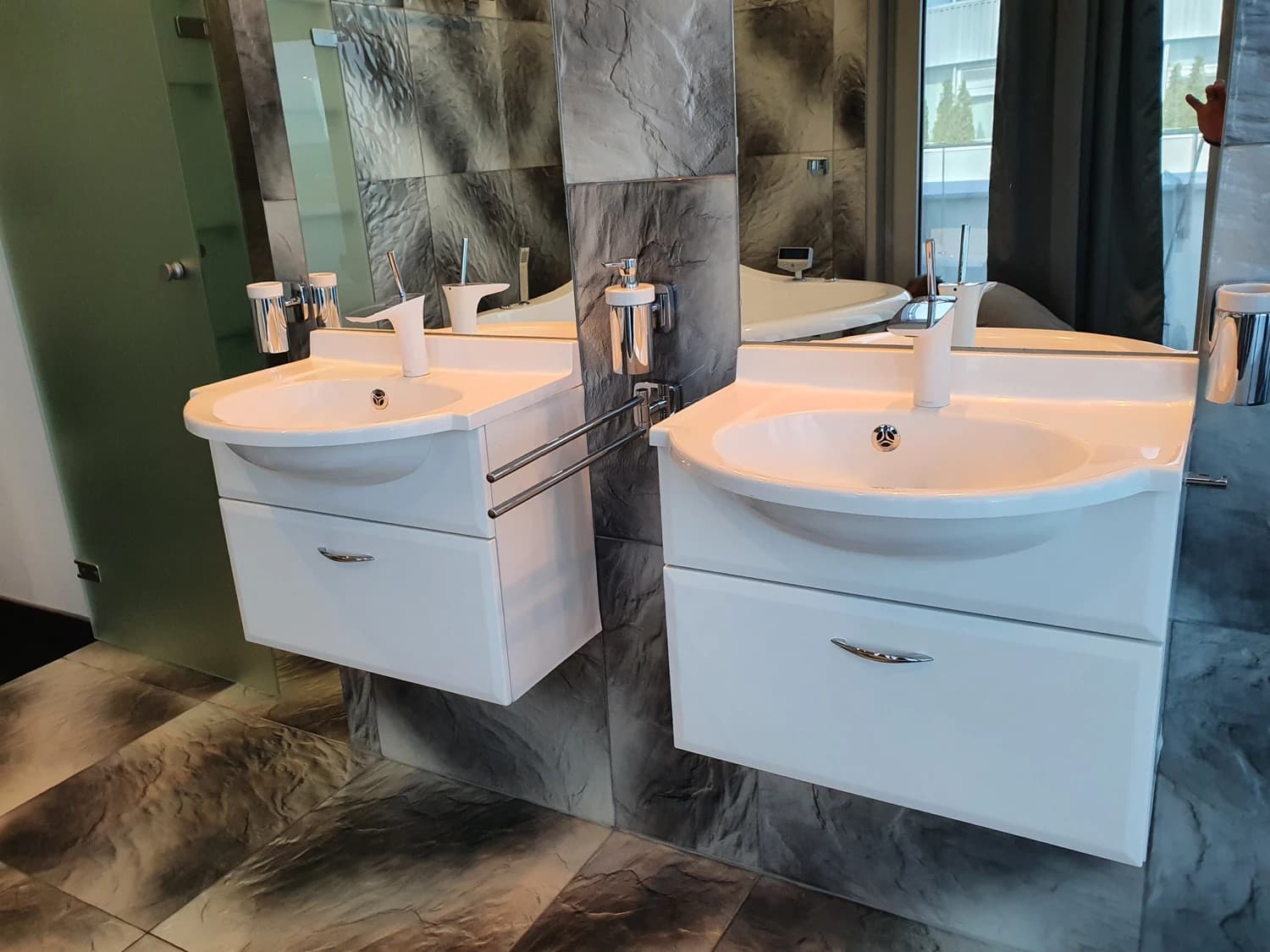 umyvadla-so-skrinkami