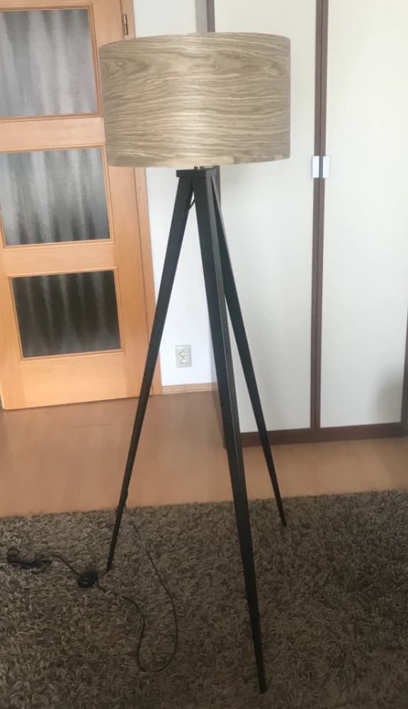 stojaci-lampa-trojnozka