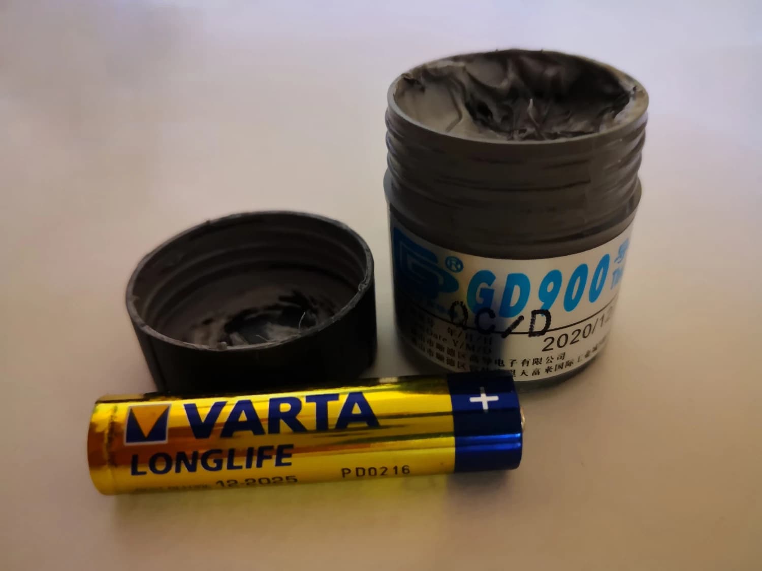 predam-teplovodivu-pastu-na-cpugpucipset-30gramov